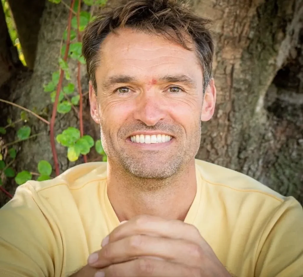 Sander Nieland, coach en begeleider van gezinnen richting natuurlijk leren en vrijheid